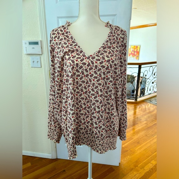 torrid Tops - Torrid Crème Floral Long Sleeve Top in Women’s Sz 4X